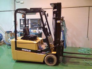 Caymsa y Servicios S.L. carretilla amarilla